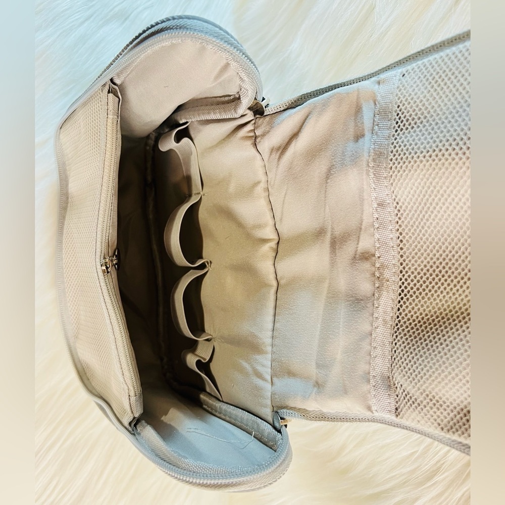 Hanging Toiletry Bag - Picture 8 of 11